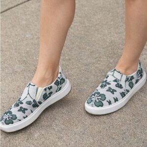 Women’s Woolloomoolo Byron Slip-On Shoes – Size 41